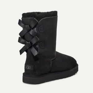 UGG BAILEY BOW II LEFT SINGLE SHOE size 7